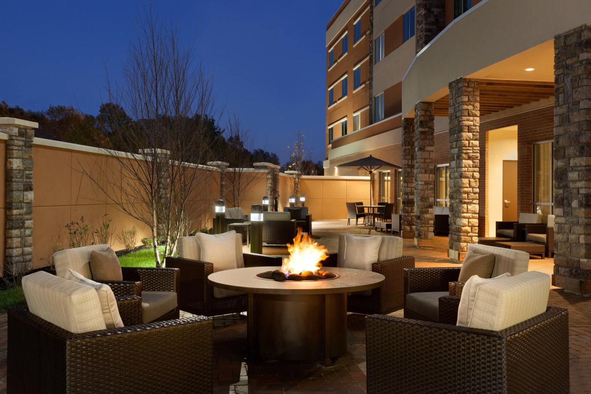 Courtyard By Marriott Boston Dedham/Westwood Exterior foto